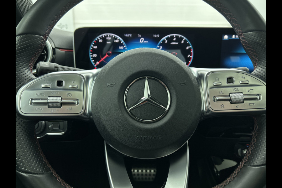 Mercedes-Benz A-Klasse 220 Premium Plus AMG-Line(Goed OnderH, Panorama, Carplay, Stoelen, StoelV, Camera, Navi, Etc)