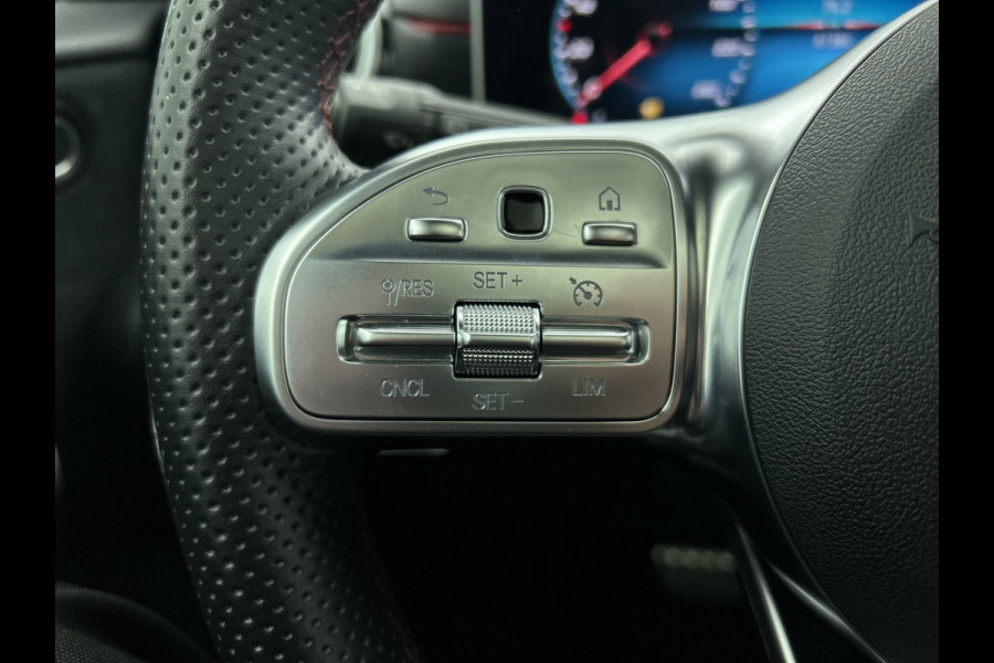 Mercedes-Benz A-Klasse 220 Premium Plus AMG-Line(Goed OnderH, Panorama, Carplay, Stoelen, StoelV, Camera, Navi, Etc)