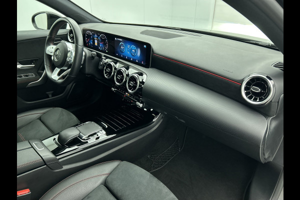 Mercedes-Benz A-Klasse 220 Premium Plus AMG-Line(Goed OnderH, Panorama, Carplay, Stoelen, StoelV, Camera, Navi, Etc)