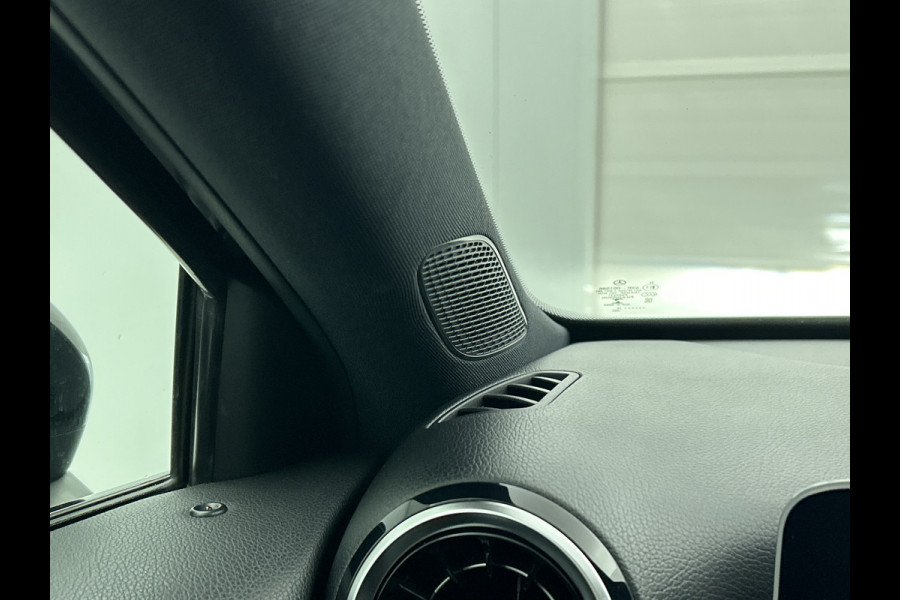 Mercedes-Benz A-Klasse 220 Premium Plus AMG-Line(Goed OnderH, Panorama, Carplay, Stoelen, StoelV, Camera, Navi, Etc)