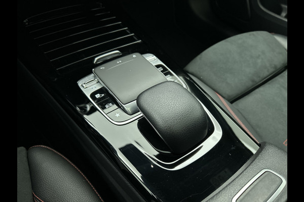 Mercedes-Benz A-Klasse 220 Premium Plus AMG-Line(Goed OnderH, Panorama, Carplay, Stoelen, StoelV, Camera, Navi, Etc)