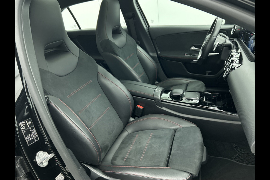 Mercedes-Benz A-Klasse 220 Premium Plus AMG-Line(Goed OnderH, Panorama, Carplay, Stoelen, StoelV, Camera, Navi, Etc)