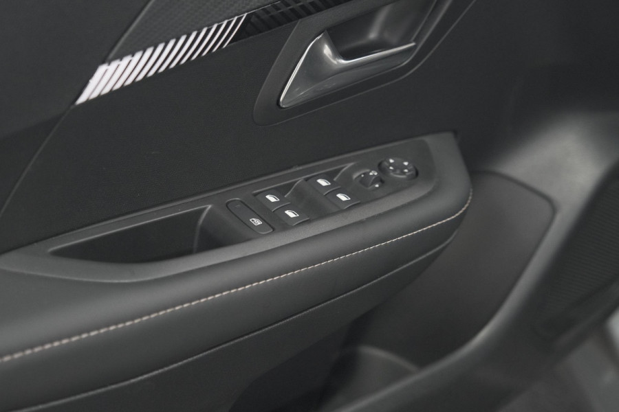 Peugeot 208 Hybrid 100 e-DCS6 Allure | Camera | Apple Carplay | Keyless Entry | Parkeersensoren
