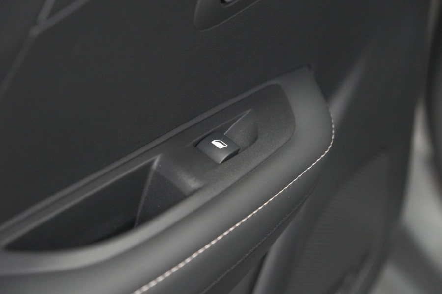 Peugeot 208 Hybrid 100 e-DCS6 Allure | Camera | Apple Carplay | Keyless Entry | Parkeersensoren
