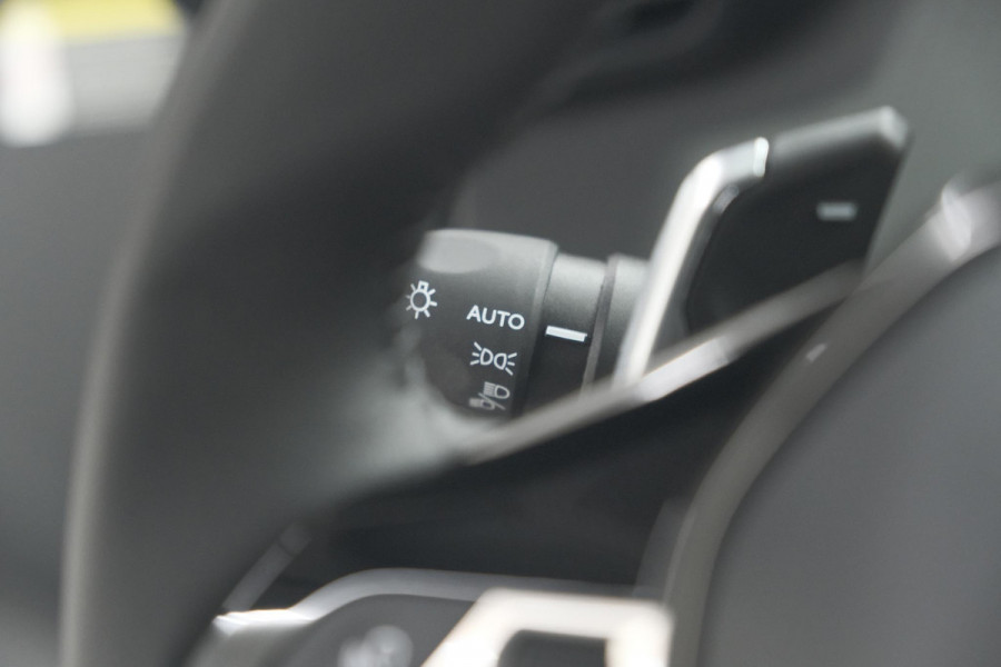 Peugeot 208 Hybrid 100 e-DCS6 Allure | Camera | Apple Carplay | Keyless Entry | Parkeersensoren