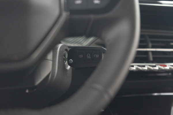 Peugeot 208 Hybrid 100 e-DCS6 Allure | Camera | Apple Carplay | Keyless Entry | Parkeersensoren