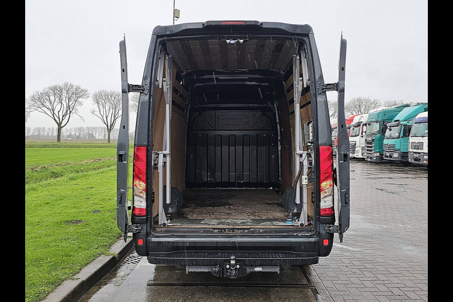Iveco Daily 35S14V 2.3 L2H2 LAADLIFT in laadruimte EURO6 trekhaak 3500 kg