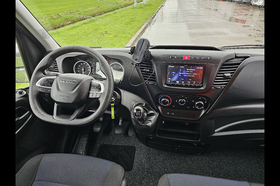 Iveco Daily 35S14V 2.3 L2H2 LAADLIFT in laadruimte EURO6 trekhaak 3500 kg