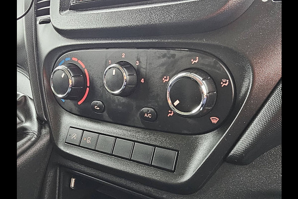 Iveco Daily 35S14V 2.3 L2H2 LAADLIFT in laadruimte EURO6 trekhaak 3500 kg