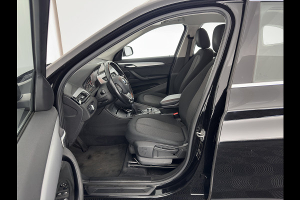 BMW X1 sDrive20i Executive (INCL-BTW) Aut. *LED-LIGHTS | NAVI-FULLMAP | COMFORT-SEATS | ECC | PDC | CRUISE | TOWBAR | 17''ALU*