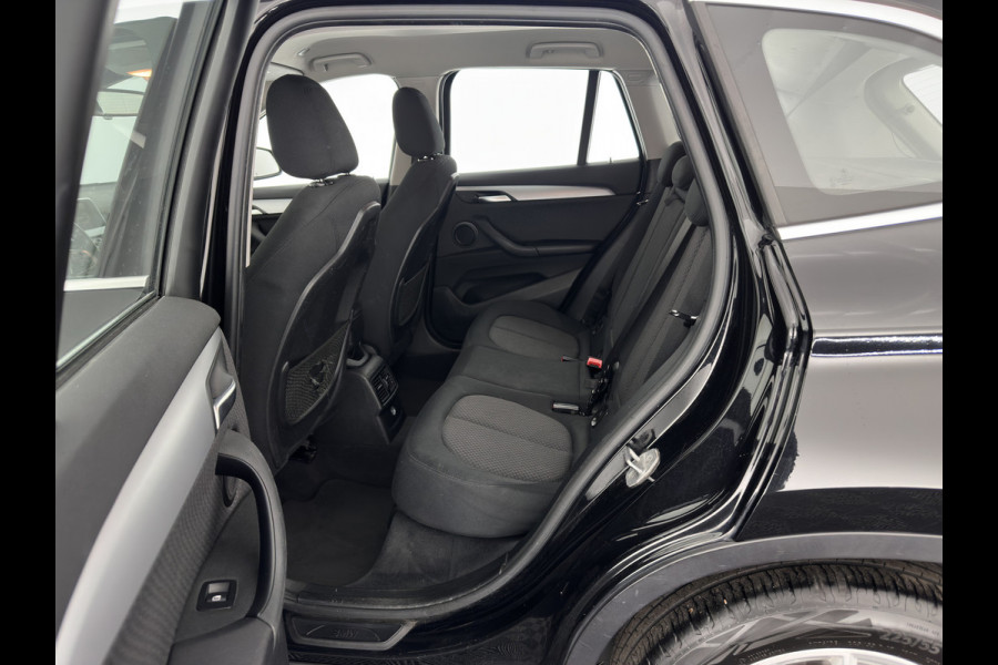 BMW X1 sDrive20i Executive (INCL-BTW) Aut. *LED-LIGHTS | NAVI-FULLMAP | COMFORT-SEATS | ECC | PDC | CRUISE | TOWBAR | 17''ALU*