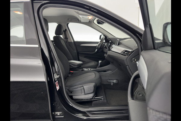 BMW X1 sDrive20i Executive (INCL-BTW) Aut. *LED-LIGHTS | NAVI-FULLMAP | COMFORT-SEATS | ECC | PDC | CRUISE | TOWBAR | 17''ALU*