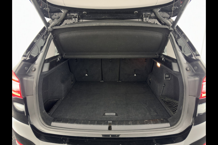 BMW X1 sDrive20i Executive (INCL-BTW) Aut. *LED-LIGHTS | NAVI-FULLMAP | COMFORT-SEATS | ECC | PDC | CRUISE | TOWBAR | 17''ALU*