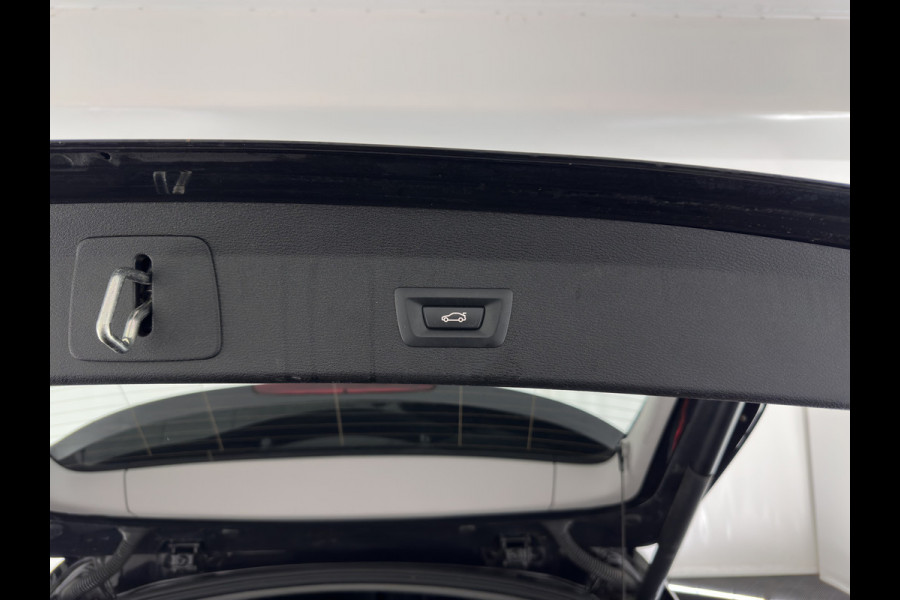 BMW X1 sDrive20i Executive (INCL-BTW) Aut. *LED-LIGHTS | NAVI-FULLMAP | COMFORT-SEATS | ECC | PDC | CRUISE | TOWBAR | 17''ALU*