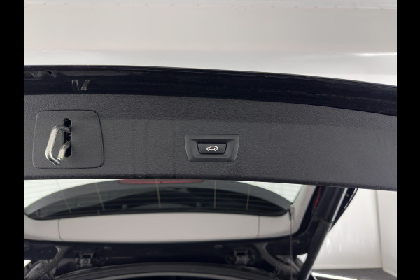 BMW X1 sDrive20i Executive (INCL-BTW) Aut. *LED-LIGHTS | NAVI-FULLMAP | COMFORT-SEATS | ECC | PDC | CRUISE | TOWBAR | 17''ALU*