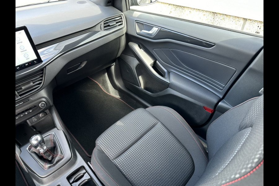 Ford FOCUS Wagon 125PK EBH ST Line X Driverpack | 18inch | Winterpack!