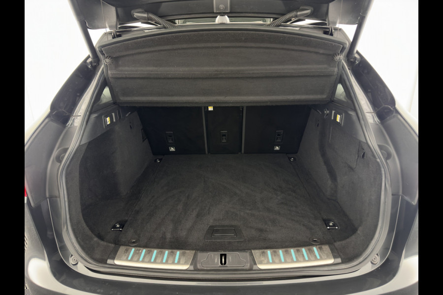 Jaguar F-Pace 2.0 Portfolio Black-line AWD 25d (INCL-BTW) Aut. *PANO | HEAD-UP | LUXURY-LEATHER | BLIND-SPOT | MERIDIAN-SOUND | HEATED-SPORTSEATS | NAVI-FULLMAP | KEYLESS | CAMERA | ECC | CARPLAY | SHIFT-PADDLES | PDC | LANE-ASSIST | ...