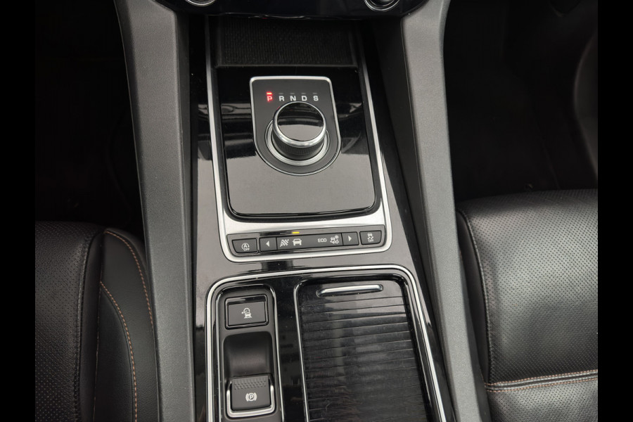 Jaguar F-Pace 2.0 Portfolio Black-line AWD 25d (INCL-BTW) Aut. *PANO | HEAD-UP | LUXURY-LEATHER | BLIND-SPOT | MERIDIAN-SOUND | HEATED-SPORTSEATS | NAVI-FULLMAP | KEYLESS | CAMERA | ECC | CARPLAY | SHIFT-PADDLES | PDC | LANE-ASSIST | ...