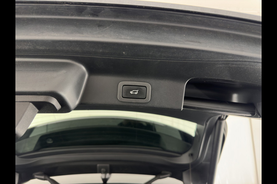 Jaguar F-Pace 2.0 Portfolio Black-line AWD 25d (INCL-BTW) Aut. *PANO | HEAD-UP | LUXURY-LEATHER | BLIND-SPOT | MERIDIAN-SOUND | HEATED-SPORTSEATS | NAVI-FULLMAP | KEYLESS | CAMERA | ECC | CARPLAY | SHIFT-PADDLES | PDC | LANE-ASSIST | ...