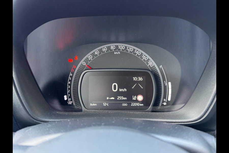 Toyota Aygo X 1.0 VVT-i MT Pulse Bi-tone | Juniper blue, 17 inch, Privacy glass, Apple CarPlay/Android auto, Airconditioning, Parkeercamera