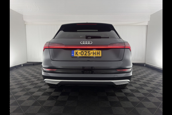 Audi e-tron 55 quattro Business edition Plus 95 kWh [ 3-Fase ] {SOH-88%} (INCL-BTW) *PANO | LUXURY-LEATHER | ADAPTIVE-CRUISE | FULL-LED | DIGI-COCKPIT | KEYLESS | MEMORY-PACK | CAMERA | NAVI-FULLMAP | SHIFT-PADDLES | DAB+ | COMFORT-SEATS | 20''ALU*