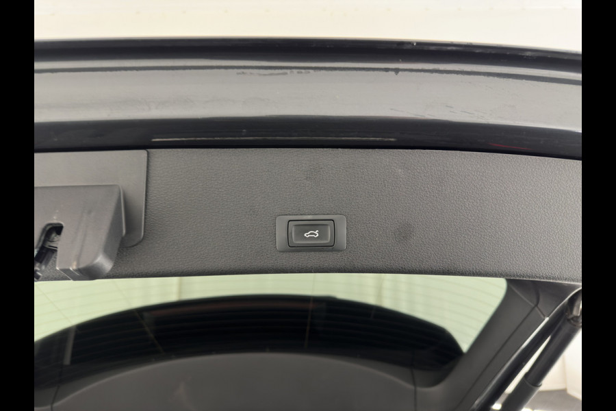 Audi e-tron 55 quattro Business edition Plus 95 kWh [ 3-Fase ] {SOH-88%} (INCL-BTW) *PANO | LUXURY-LEATHER | ADAPTIVE-CRUISE | FULL-LED | DIGI-COCKPIT | KEYLESS | MEMORY-PACK | CAMERA | NAVI-FULLMAP | SHIFT-PADDLES | DAB+ | COMFORT-SEATS | 20''ALU*