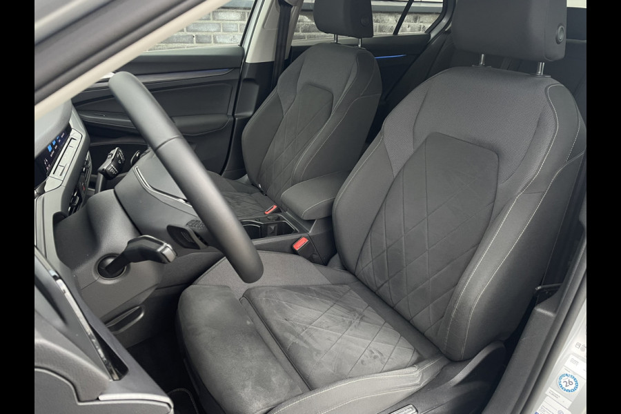 Volkswagen Golf 1.4 eHybrid Style PHEV | Elek. Trekhaak | Q-Light | Carplay | Memory | Navi | Sfeerverlichting