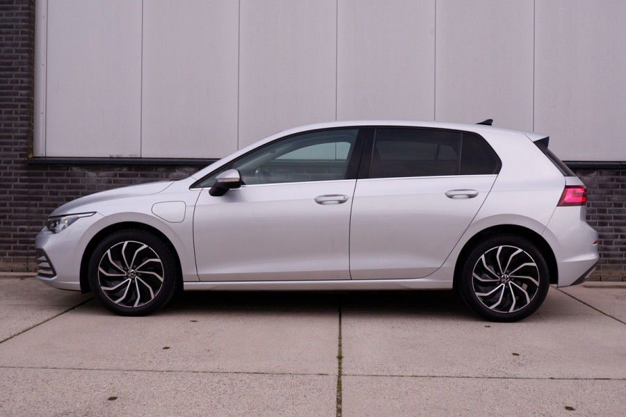 Volkswagen Golf 1.4 eHybrid Style PHEV | Elek. Trekhaak | Q-Light | Carplay | Memory | Navi | Sfeerverlichting
