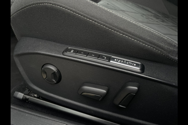 Volkswagen Golf 1.4 eHybrid Style PHEV | Elek. Trekhaak | Q-Light | Carplay | Memory | Navi | Sfeerverlichting