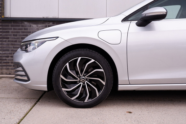 Volkswagen Golf 1.4 eHybrid Style PHEV | Elek. Trekhaak | Q-Light | Carplay | Memory | Navi | Sfeerverlichting