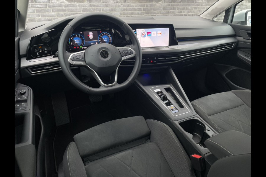 Volkswagen Golf 1.4 eHybrid Style PHEV | Elek. Trekhaak | Q-Light | Carplay | Memory | Navi | Sfeerverlichting