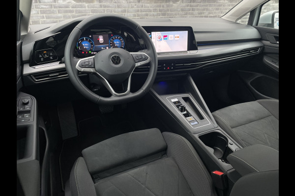 Volkswagen Golf 1.4 eHybrid Style PHEV | Elek. Trekhaak | Q-Light | Carplay | Memory | Navi | Sfeerverlichting