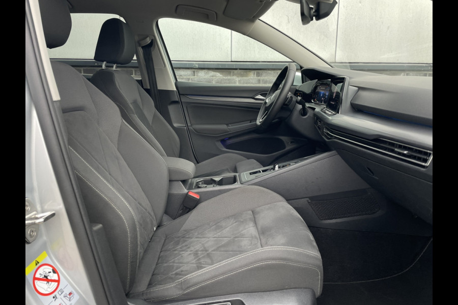 Volkswagen Golf 1.4 eHybrid Style PHEV | Elek. Trekhaak | Q-Light | Carplay | Memory | Navi | Sfeerverlichting