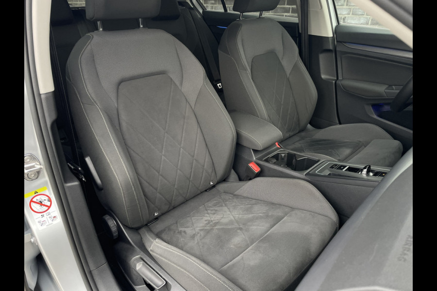 Volkswagen Golf 1.4 eHybrid Style PHEV | Elek. Trekhaak | Q-Light | Carplay | Memory | Navi | Sfeerverlichting