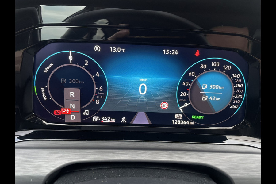 Volkswagen Golf 1.4 eHybrid Style PHEV | Elek. Trekhaak | Q-Light | Carplay | Memory | Navi | Sfeerverlichting