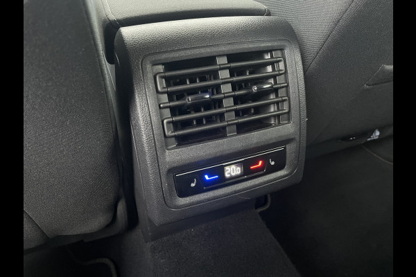 Volkswagen Golf 1.4 eHybrid Style PHEV | Elek. Trekhaak | Q-Light | Carplay | Memory | Navi | Sfeerverlichting