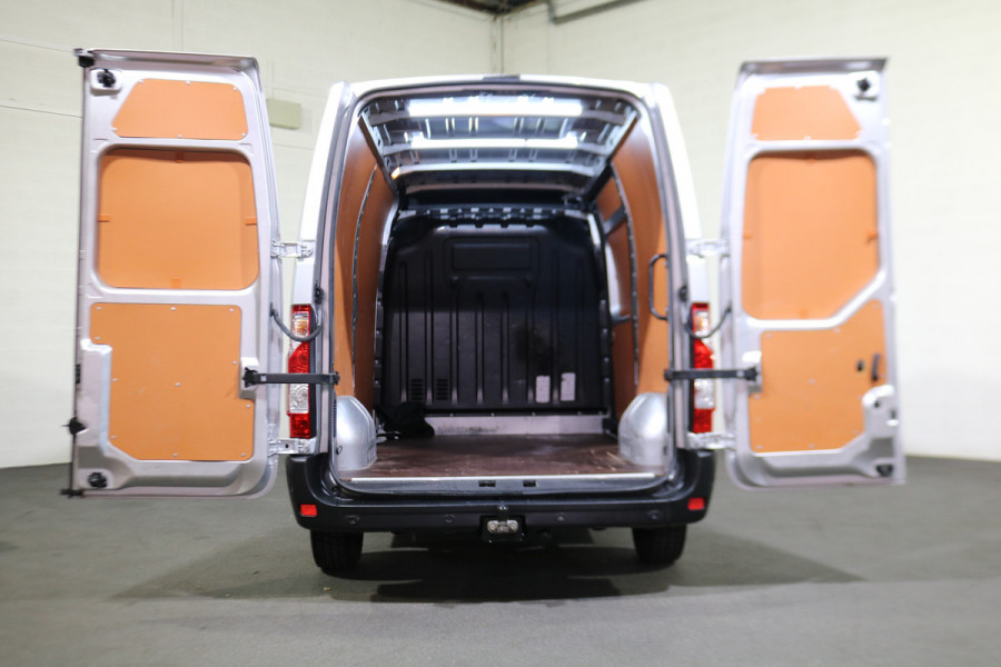 Renault Master 2.3 dCi 135pk L2 H2 Work Edition Airco Navigatie Camera