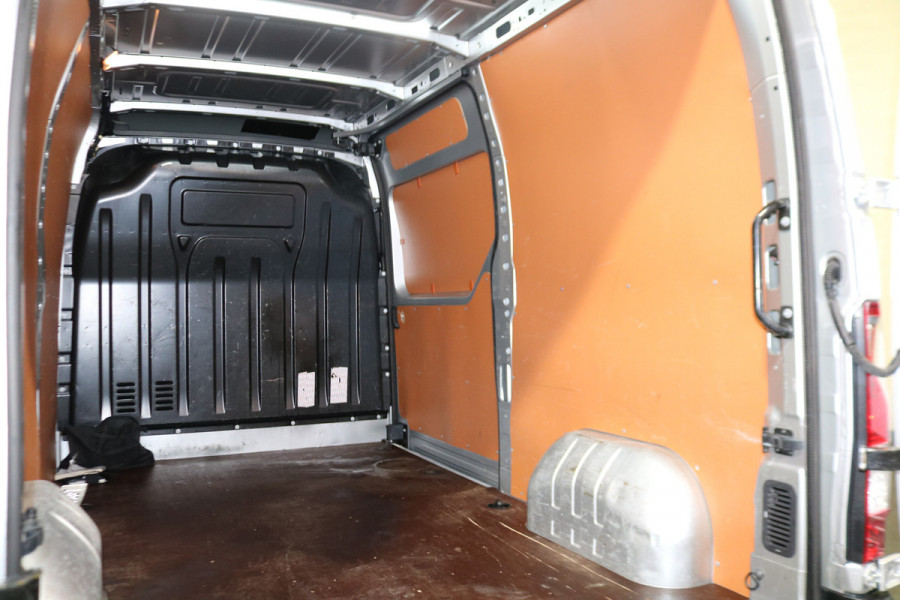 Renault Master 2.3 dCi 135pk L2 H2 Work Edition Airco Navigatie Camera