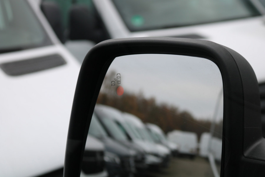 Renault Master 2.3 dCi 135pk L2 H2 Work Edition Airco Navigatie Camera