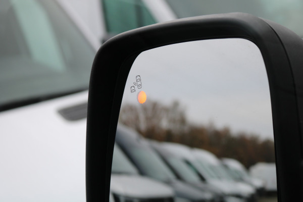 Renault Master 2.3 dCi 135pk L2 H2 Work Edition Airco Navigatie Camera