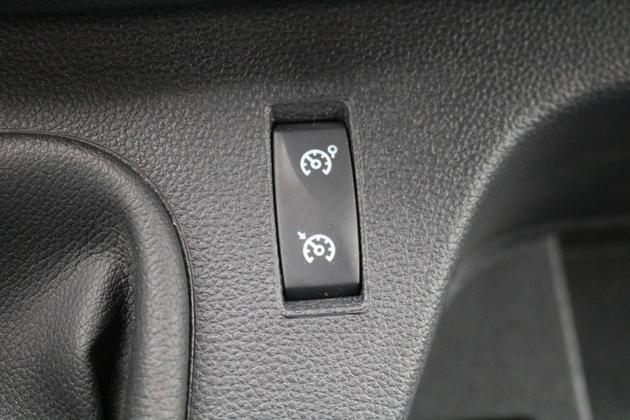 Renault Master 2.3 dCi 135pk L2 H2 Work Edition Airco Navigatie Camera