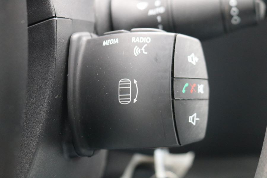 Renault Master 2.3 dCi 135pk L2 H2 Work Edition Airco Navigatie Camera