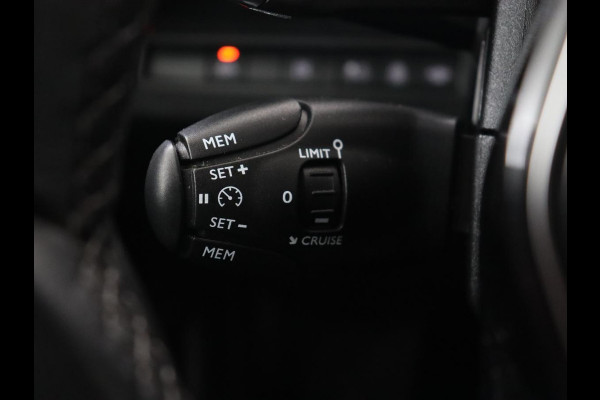 Peugeot 3008 1.6 HYbrid 225 Allure | Panoramadak | Stoelverwarming | Camera | Carplay | Memory | Full LED | Navigatie | Massage | Half leder | PHEV | Plug In