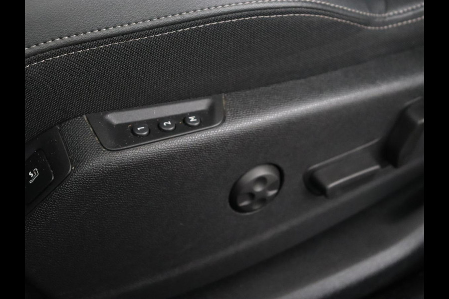 Peugeot 3008 1.6 HYbrid 225 Allure | Panoramadak | Stoelverwarming | Camera | Carplay | Memory | Full LED | Navigatie | Massage | Half leder | PHEV | Plug In