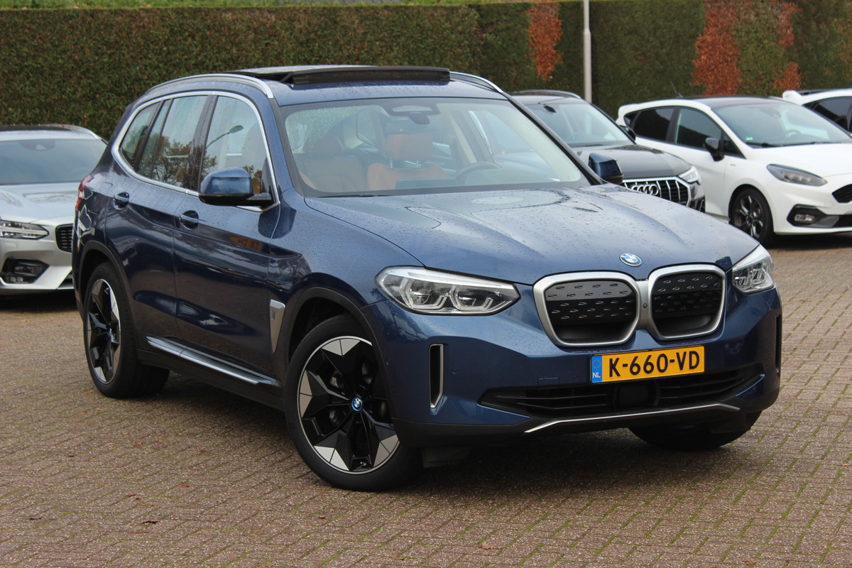 BMW iX3 Executive 80 kWh / SoH 95.5% / Panoramadak / Camera / Head-up / 20'' / Leder / Harman Kardon / Navigatie / Memory seats / Dodehoek / DAB / Stoelverwarming / Cruise Control Adaptief