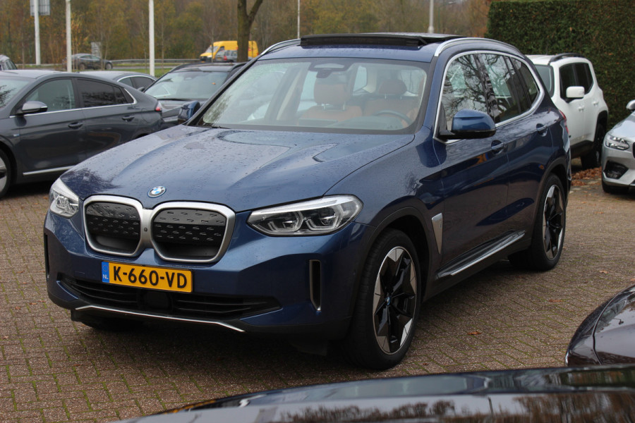 BMW iX3 Executive 80 kWh / SoH 95.5% / Panoramadak / Camera / Head-up / 20'' / Leder / Harman Kardon / Navigatie / Memory seats / Dodehoek / DAB / Stoelverwarming / Cruise Control Adaptief
