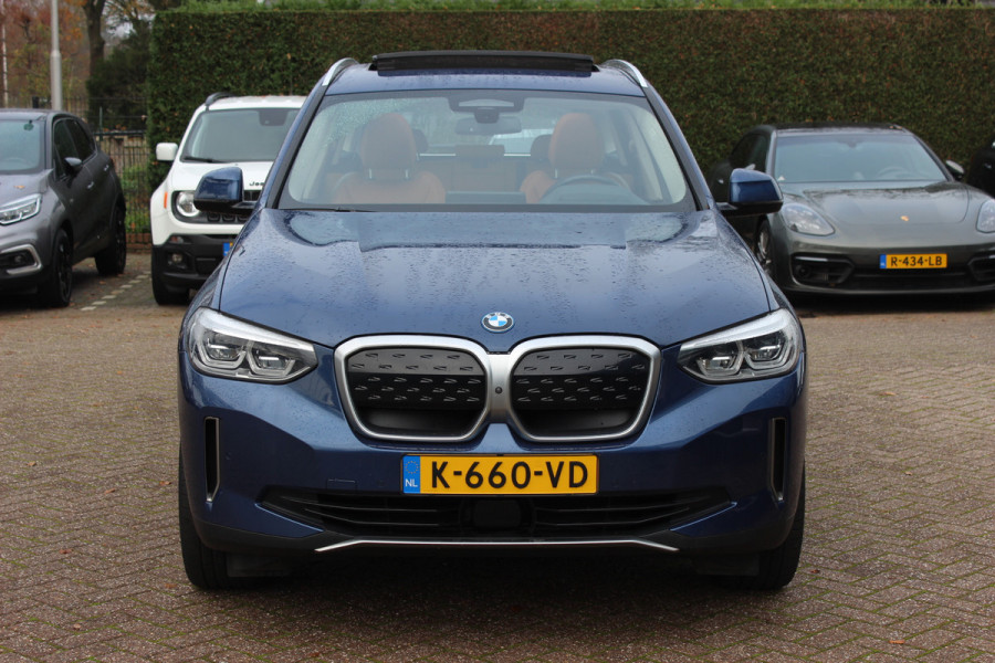 BMW iX3 Executive 80 kWh / SoH 95.5% / Panoramadak / Camera / Head-up / 20'' / Leder / Harman Kardon / Navigatie / Memory seats / Dodehoek / DAB / Stoelverwarming / Cruise Control Adaptief
