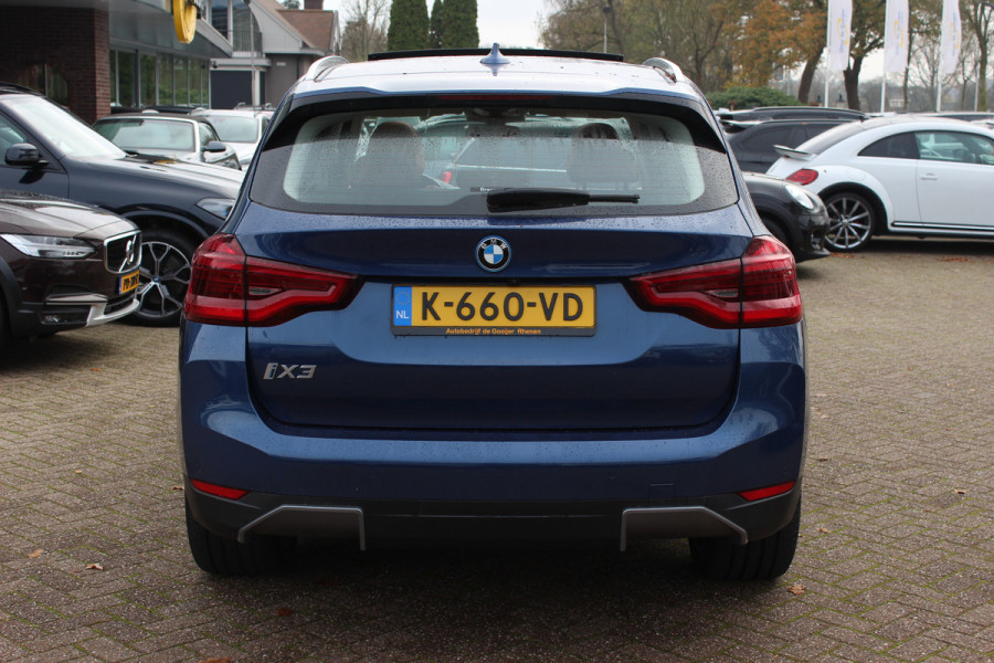 BMW iX3 Executive 80 kWh / SoH 95.5% / Panoramadak / Camera / Head-up / 20'' / Leder / Harman Kardon / Navigatie / Memory seats / Dodehoek / DAB / Stoelverwarming / Cruise Control Adaptief