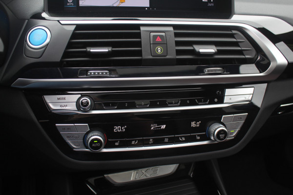 BMW iX3 Executive 80 kWh / SoH 95.5% / Panoramadak / Camera / Head-up / 20'' / Leder / Harman Kardon / Navigatie / Memory seats / Dodehoek / DAB / Stoelverwarming / Cruise Control Adaptief
