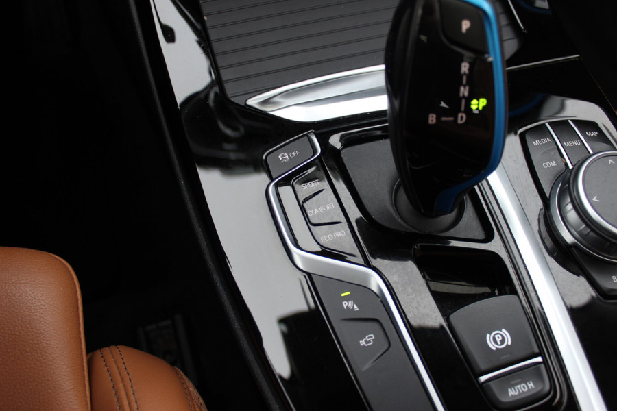 BMW iX3 Executive 80 kWh / SoH 95.5% / Panoramadak / Camera / Head-up / 20'' / Leder / Harman Kardon / Navigatie / Memory seats / Dodehoek / DAB / Stoelverwarming / Cruise Control Adaptief